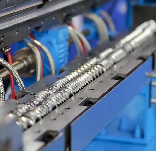 Cov txheej txheem ua haujlwm thiab kev ua haujlwm ceev faj ntawm ntxaib-ntsia hlau ua npuas ncauj granulator